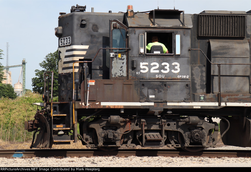 NS 5233